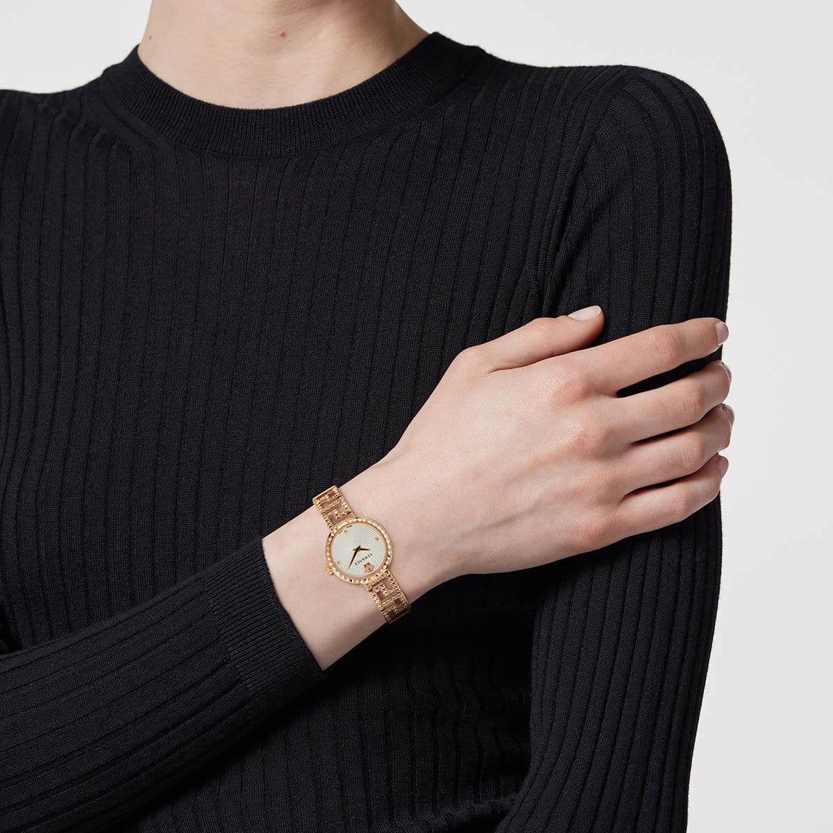 Versace Женски Часовник VRSCVE7A00223 4