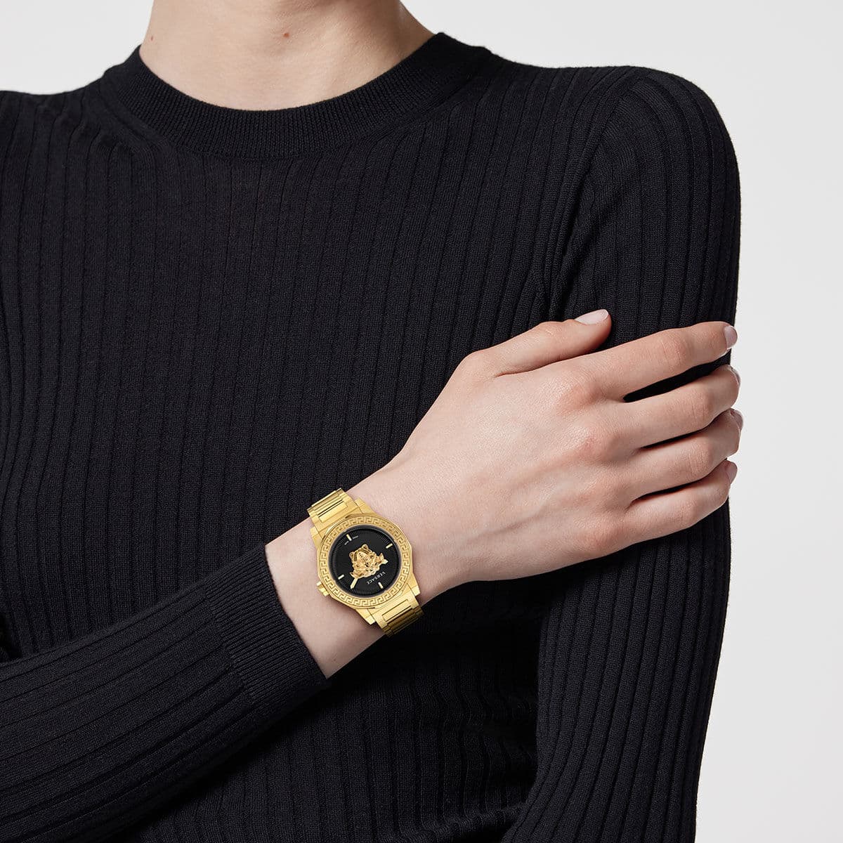 Versace Женски Часовник VRSCVE7B00623 5